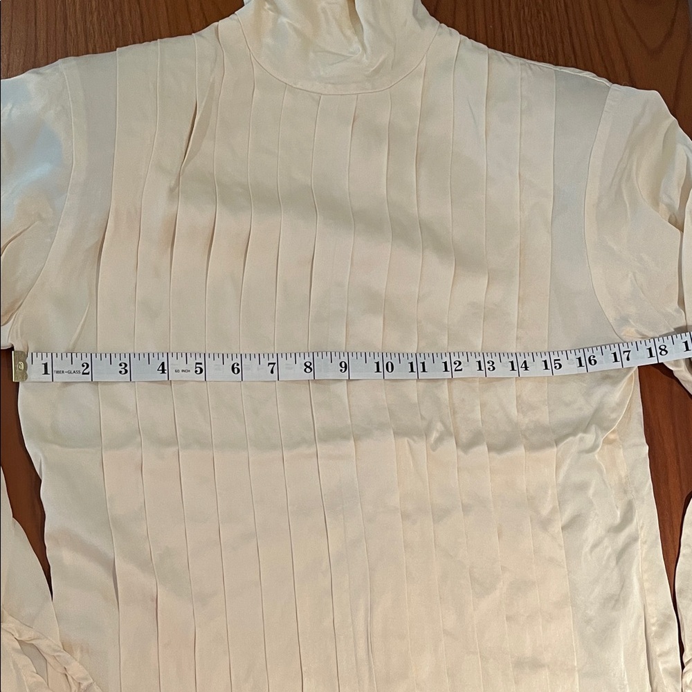 Dana Buchman Vintage 100% Silk Cream Blouse, Size 6 - Picture 10 of 14